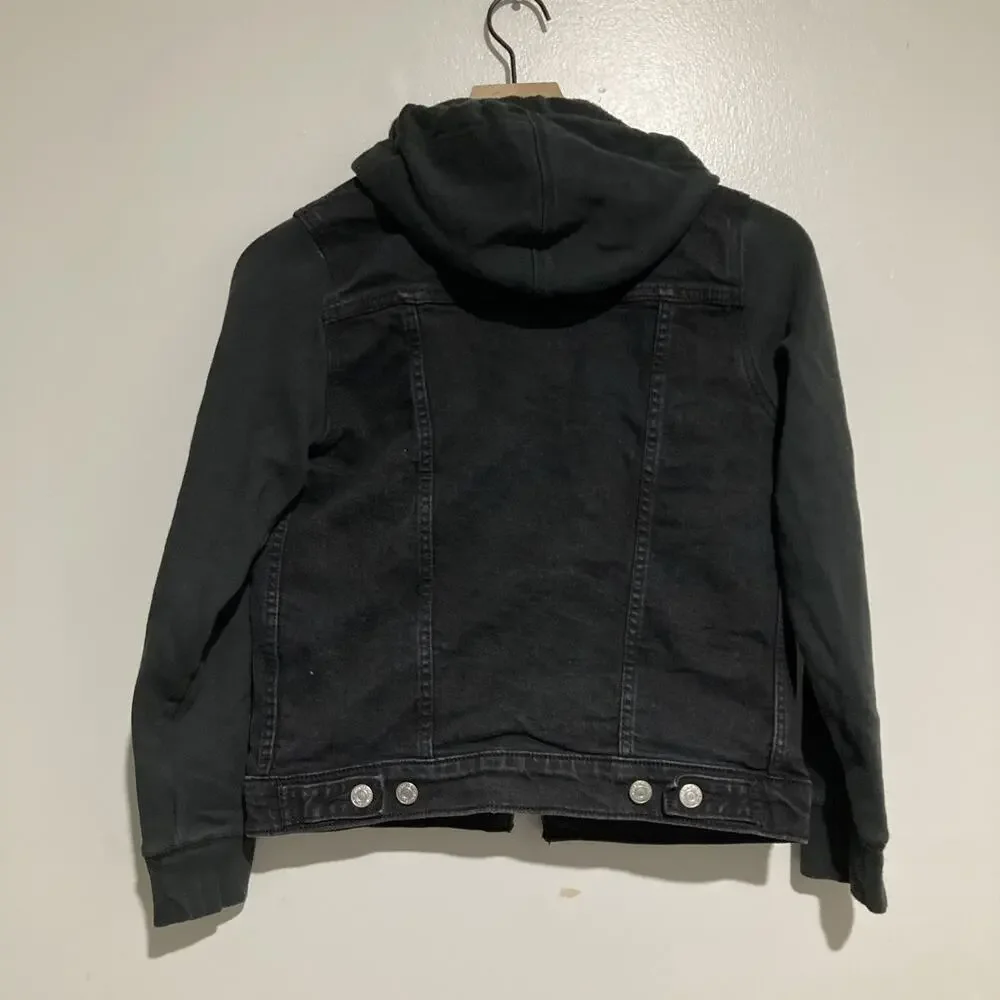 Levis excellent see